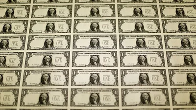 El dólar oficial sube a $8,70 y el blue baja a $13,10 El dólar oficial sube a $8,70 y el blue baja a $13,10