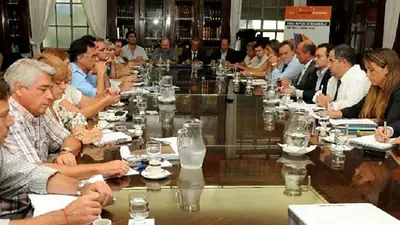 La Provincia propone 28% de aumento para los docentes La Provincia propone 28% de aumento para los docentes