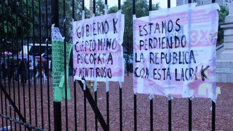 Para el Gobierno, no fue "una manifestación para rendirle homenaje a nadie" sino "una marcha opositora"