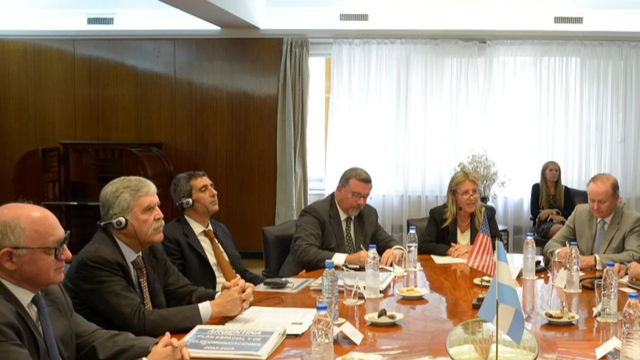 Nuevos acuerdos de cooperación aeroespacial entre Argentina y Estados Unidos