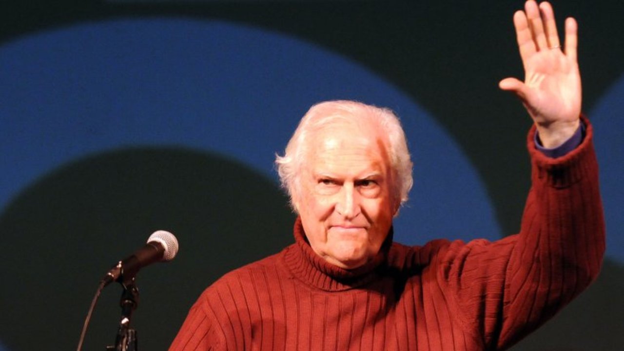 Pino Solanas coquetea con el massismo