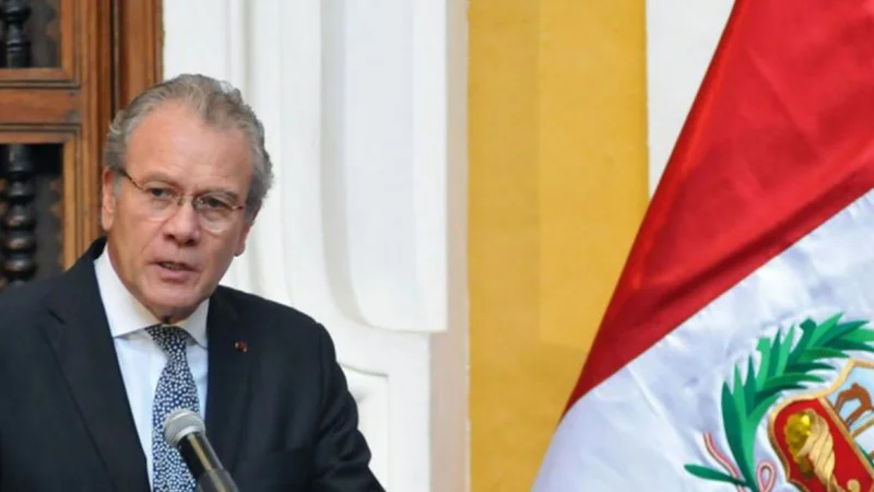 Perú confirma espionaje chileno y ambos países llaman a consulta a embajadores