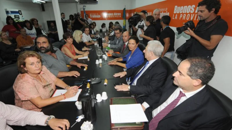 Docentes de la Provincia aprobaron la propuesta y el lunes arrancan las clases