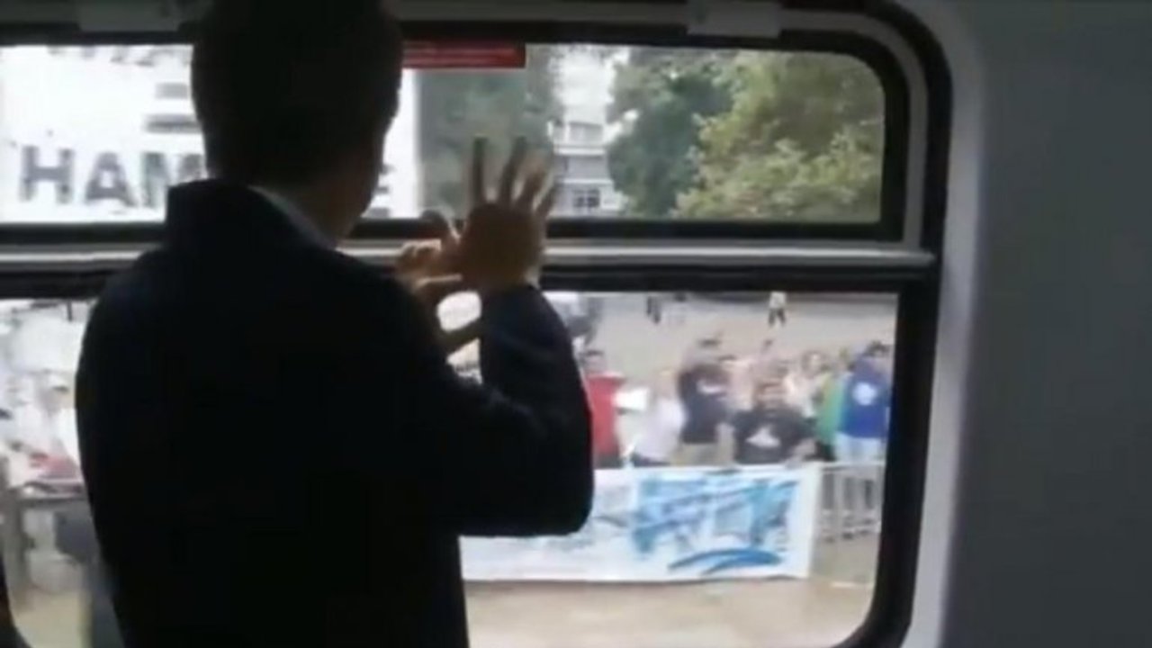 El incómodo momento de Macri: protestaron en su contra durante el acto en el Roca