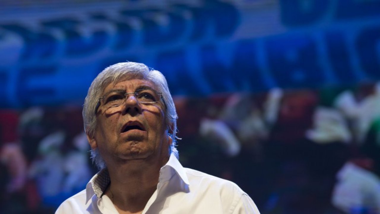 Sturzenegger acordó con Moyano seguir enviando resúmenes bancarios este año