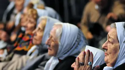 Madres de Plaza de Mayo se preparan para el 24 de Marzo con una muestra fotográfica y un concurso de poesía Madres de Plaza de Mayo se preparan para el 24 de Marzo con una muestra fotográfica y un concurso de poesía