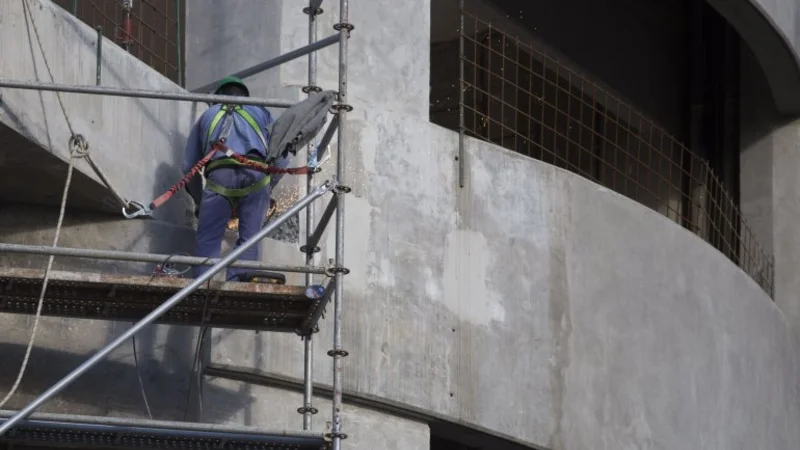 Trabajadores de la construcción denuncian despidos y suspensiones