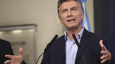 Macri oficializó los cambios en Ganancias: ahora 220 mil trabajadores y 110 mil jubilados comenzarán a tributar Macri oficializó los cambios en Ganancias: ahora 220 mil trabajadores y 110 mil jubilados comenzarán a tributar
