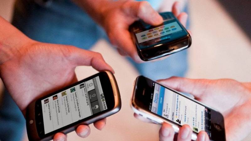 El Gobierno lanzará un plan canje para celulares en 12 cuotas
