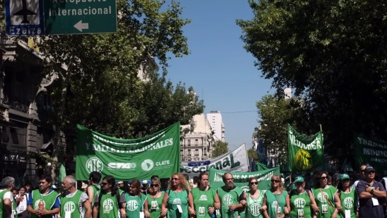 ATE marcha a Plaza de Mayo para repudiar los despidos de estatales