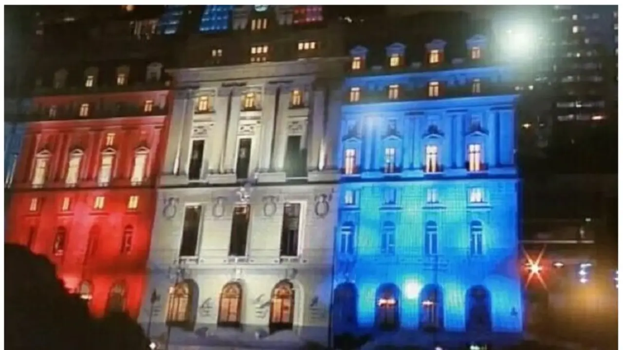 El fallido homenaje a Francia en el Centro Cultural Néstor Kirchner