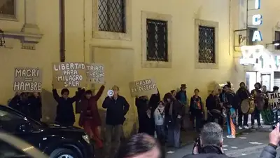 Manifestantes le piden a Macri la libertad de Milagro Sala en Roma Manifestantes le piden a Macri la libertad de Milagro Sala en Roma