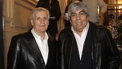 Macri recibe a las CGT, que reclaman Ganancias y subas por encima del 30% Macri recibe a las CGT, que reclaman Ganancias y subas por encima del 30%