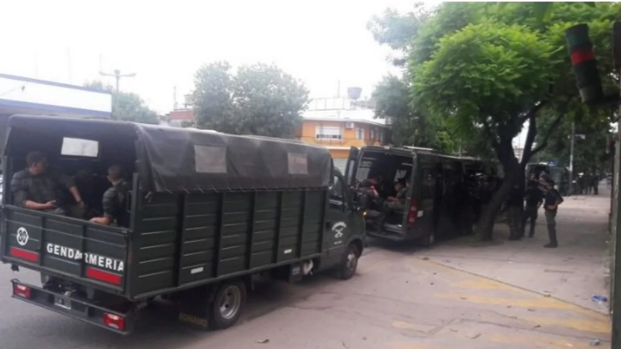 Trabajadores de AGR Clarín denunciaron aprietes de Gendarmería