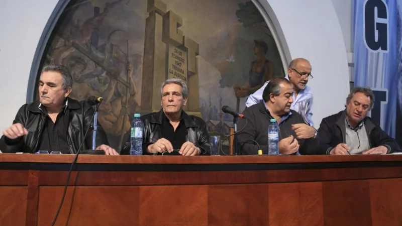 Máxima tensión: uno de los líderes de la CGT trató de "alcahuete" y "olfa" a Dujovne