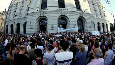 Desde que Macri asumió el poder hubo más de 245 mil despidos y suspensiones Desde que Macri asumió el poder hubo más de 245 mil despidos y suspensiones