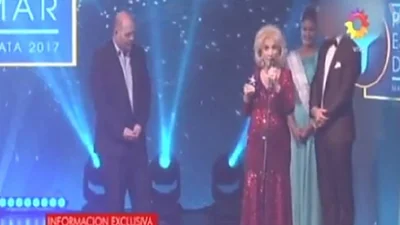 El mal momento de Mirtha Legrand: la escracharon en un escenario en Mar del Plata El mal momento de Mirtha Legrand: la escracharon en un escenario en Mar del Plata