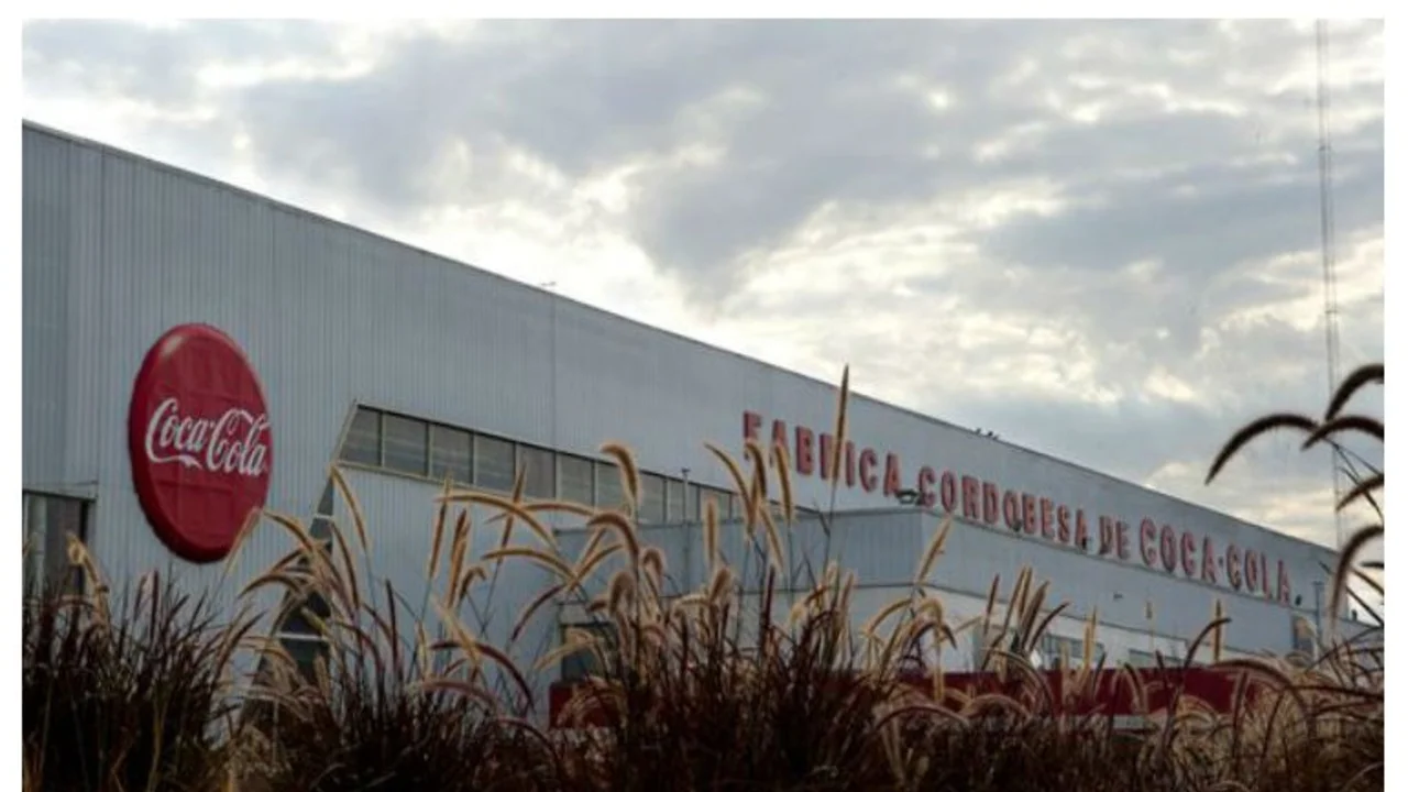 Denuncian que Coca Cola despidió a cuatro trabajadores lesionados