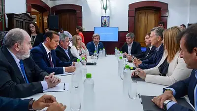 Macri se reunió con gobernadores pero evitó hablar del escandaloso acuerdo con el Correo Macri se reunió con gobernadores pero evitó hablar del escandaloso acuerdo con el Correo