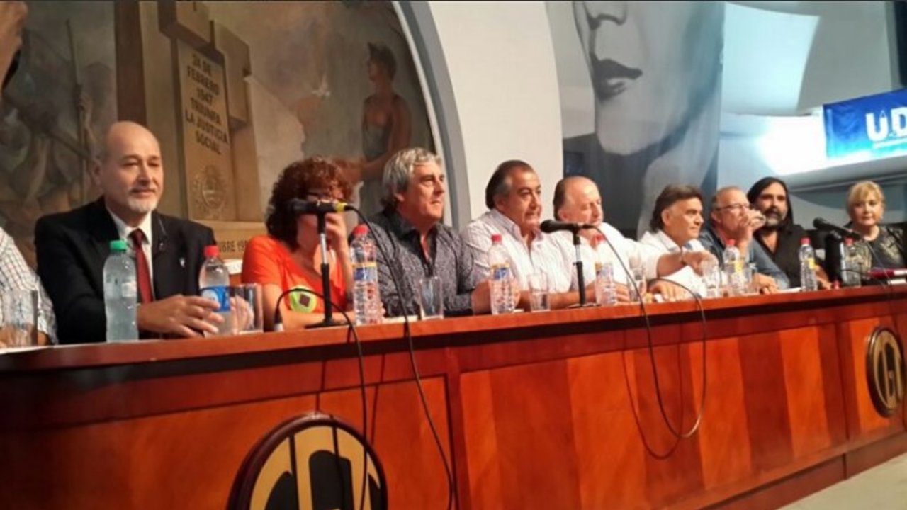 Con apoyo de la CGT y la CTA, docentes le mandan un ultimatum a Bullrich
