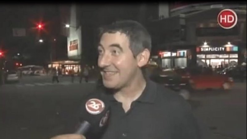 El tenso momento de un movilero en la calle por una pregunta sobre Clarín