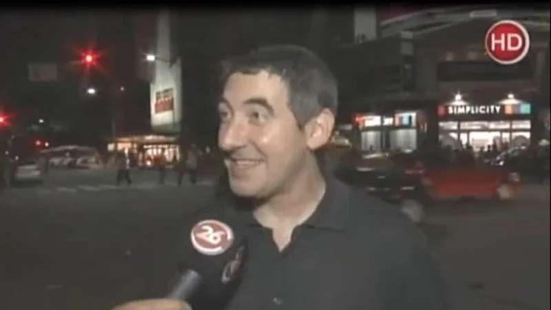 El tenso momento de un movilero en la calle por una pregunta sobre Clarín