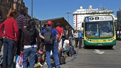 El Gobierno evalúa un feroz aumento en el colectivo: el mínimo subiría entre $9 y $11 El Gobierno evalúa un feroz aumento en el colectivo: el mínimo subiría entre $9 y $11