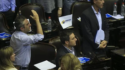 En una escandalosa sesión, Diputados aprobó la reforma a las ART que quería Macri En una escandalosa sesión, Diputados aprobó la reforma a las ART que quería Macri