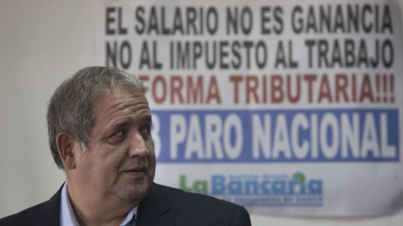 Palazzo le torció el brazo a Macri y logró un acuerdo de 24,3%