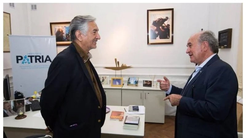 Rodríguez Saá se reunió con Parrilli y pide por un "peronismo unido"