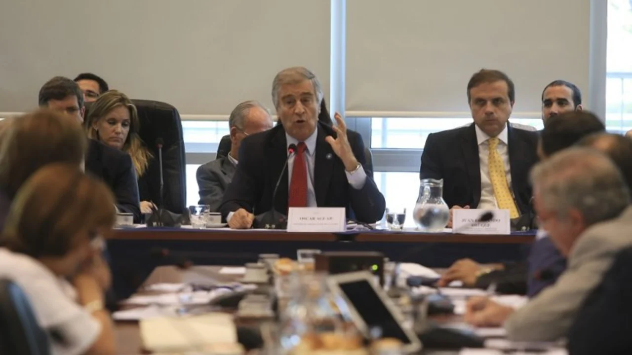 Aguad, más complicado por una nueva condonación de deuda al Correo