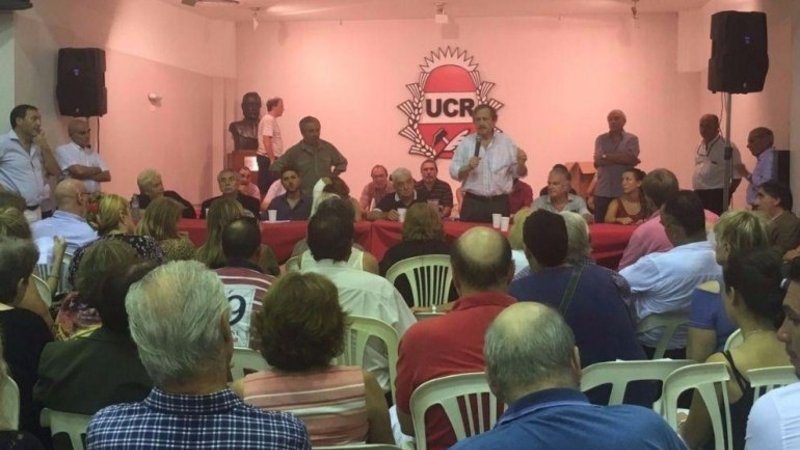 Duro documento de dirigentes radicales contra el gobierno de Macri