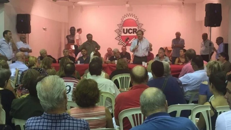 Duro documento de dirigentes radicales contra el gobierno de Macri