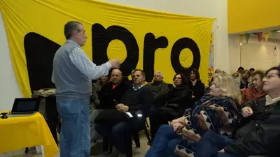 Vínculos con el PRO e integrante del Batallón 601: quién es el "voluntario" que atacó el paro docente Vínculos con el PRO e integrante del Batallón 601: quién es el "voluntario" que atacó el paro docente