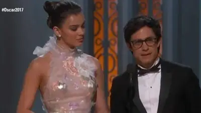 Gael García Bernal criticó a Trump en los Oscar y fue ovacionado Gael García Bernal criticó a Trump en los Oscar y fue ovacionado