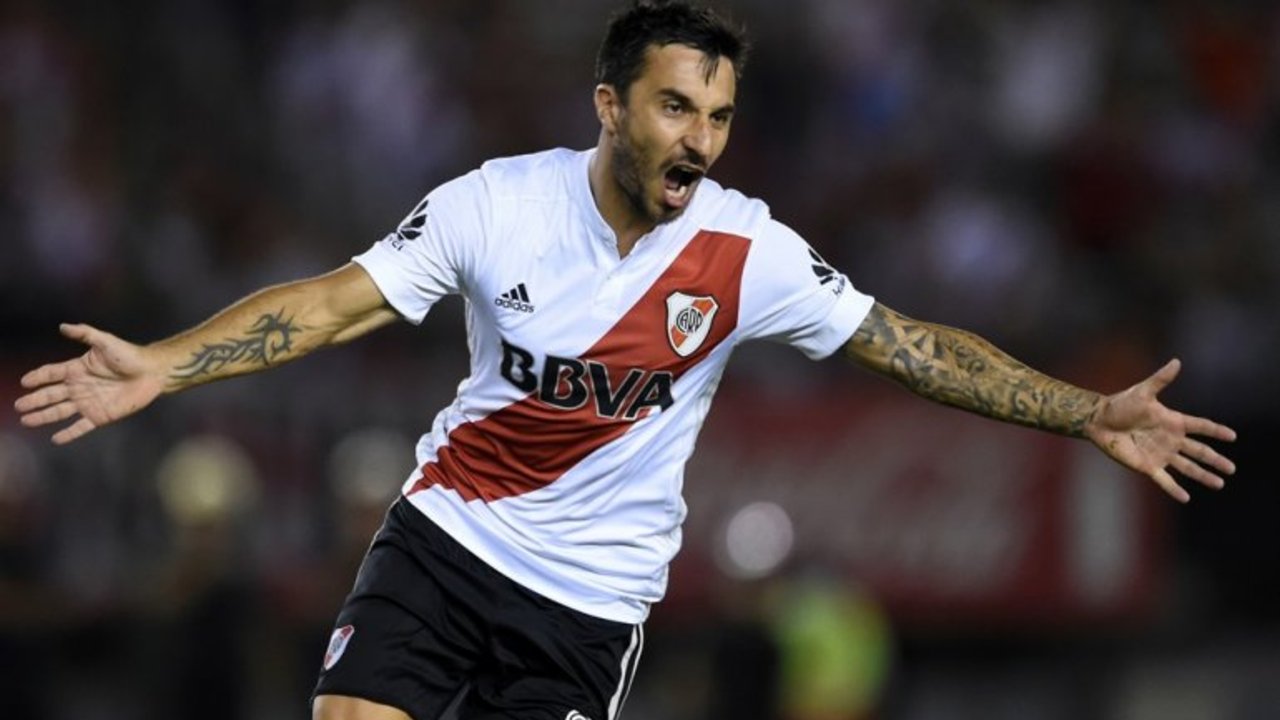 Luego de ser tildado de "impresentable", el diario deportivo de Clarín le contestó a 'Nacho' Scocco
