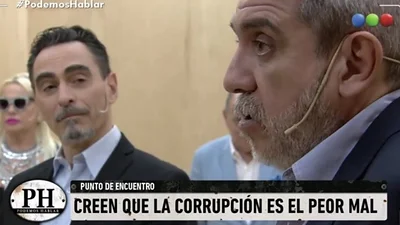 Terrible cruce entre Aníbal Fernández y Federico Andahazi Terrible cruce entre Aníbal Fernández y Federico Andahazi