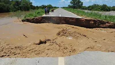 Fuerte alud en Mendoza obliga a cortar el corredor internacional Cristo Redentor Fuerte alud en Mendoza obliga a cortar el corredor internacional Cristo Redentor