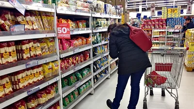 Los supermercados advierten que la rebaja del IVA no llegará a los consumidores Los supermercados advierten que la rebaja del IVA no llegará a los consumidores