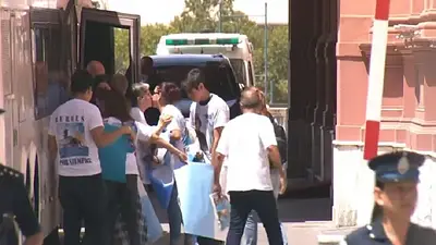 La fuerte bandera que los familiares del ARA San Juan llevaron a la Casa Rosada para mostrale a Macri La fuerte bandera que los familiares del ARA San Juan llevaron a la Casa Rosada para mostrale a Macri