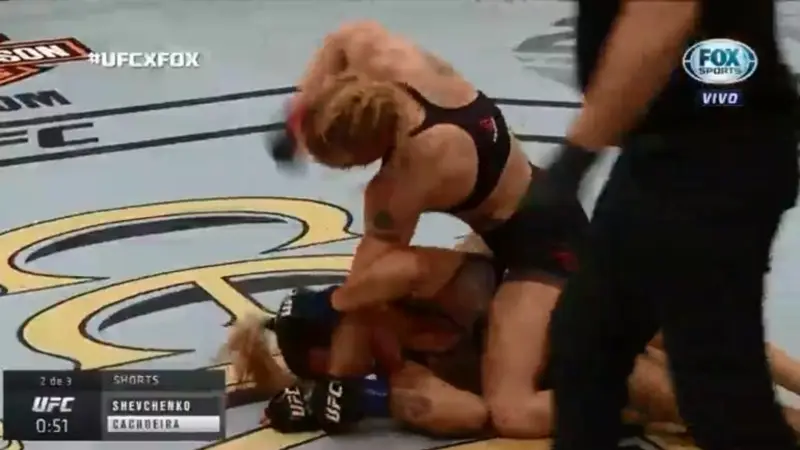 UFC | Escandaloso nocaut: El árbitro esperó 230 golpes para frenar la pelea