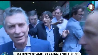 Macri escapó de un periodista que lo incomodó en Córdoba Macri escapó de un periodista que lo incomodó en Córdoba