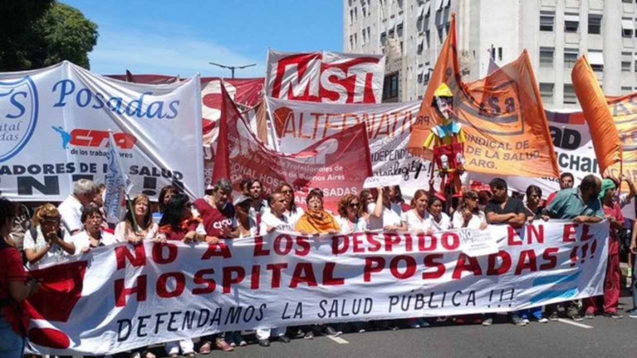 Masiva marcha de despedidos y organizaciones sociales contra Macri