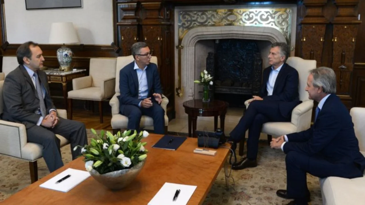 Telecom, del Grupo Clarín, le prometió inversiones a Macri  por U$S5 mil millones