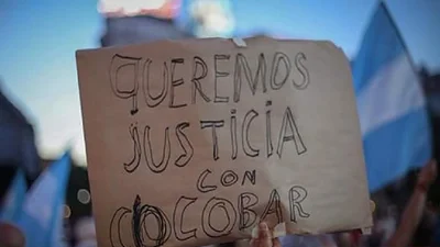 VIDEO POLÉMICO: En la marcha a favor del Gobierno trataron como un "héroe" a Chocobar VIDEO POLÉMICO: En la marcha a favor del Gobierno trataron como un "héroe" a Chocobar