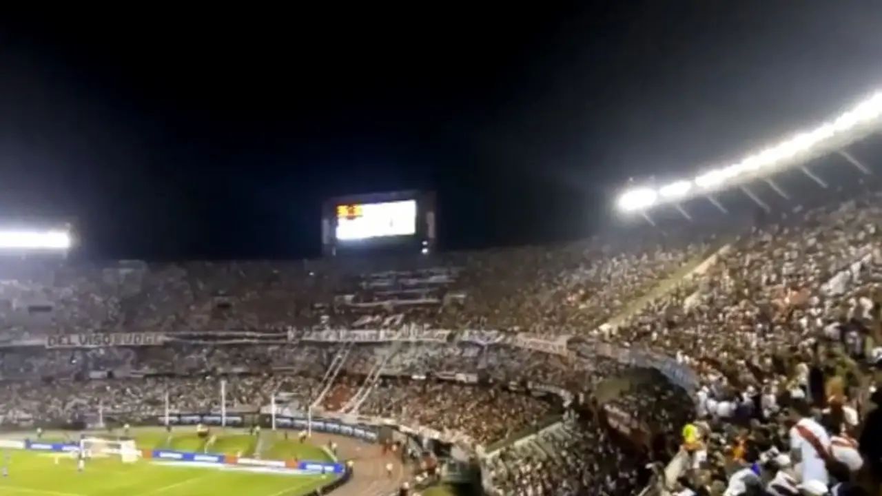 El explosivo canto que le dedicó la hinchada de River a Macri