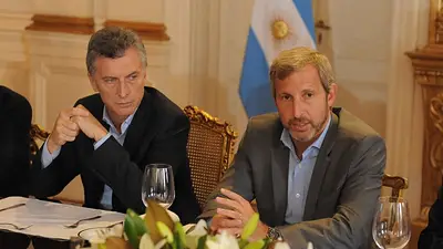 En medio del cantito contra Macri, Frigerio tuvo que abandonar el Monumental En medio del cantito contra Macri, Frigerio tuvo que abandonar el Monumental
