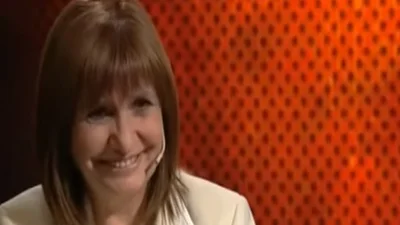 El blooper de Patricia Bullrich: ¿Se puso la remera al revés? El blooper de Patricia Bullrich: ¿Se puso la remera al revés?