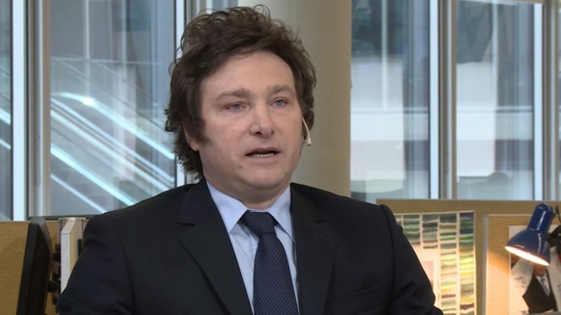 Milei explicó por qué se sumó a la marcha de Moyano y criticó a los "empresaurios"