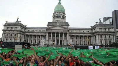 Casi dos tercios de la sociedad argentina apoya despenalizar el aborto Casi dos tercios de la sociedad argentina apoya despenalizar el aborto